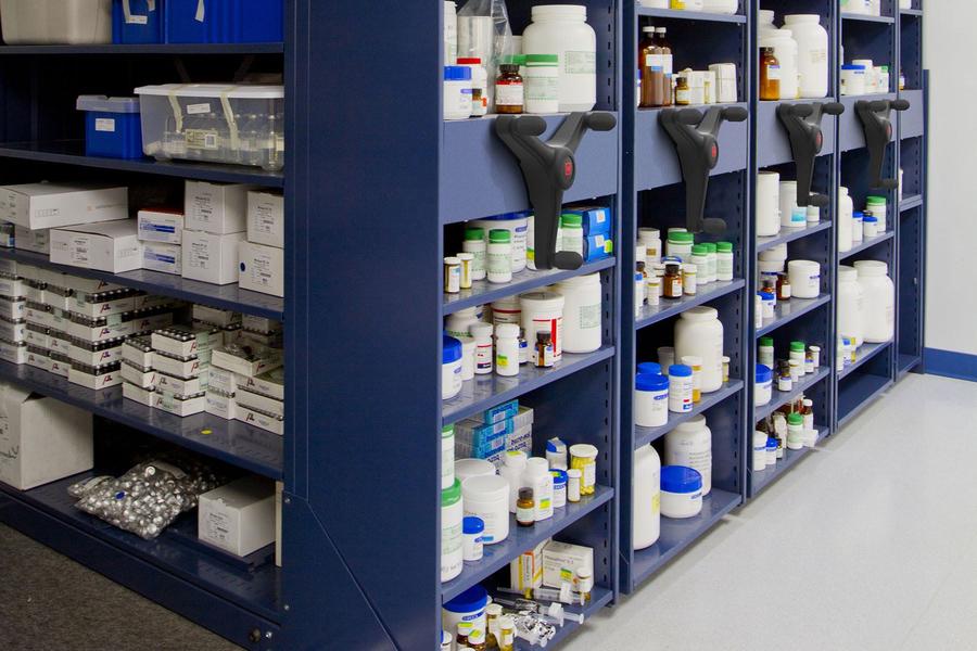 Mobile storage systems for pharmaceutical products