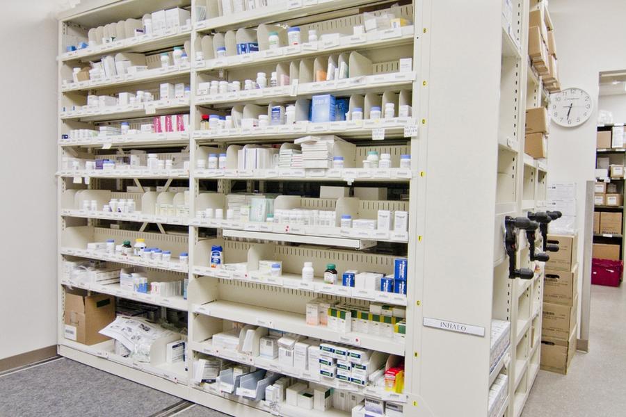 Mobile storage systems for pharmaceutical products