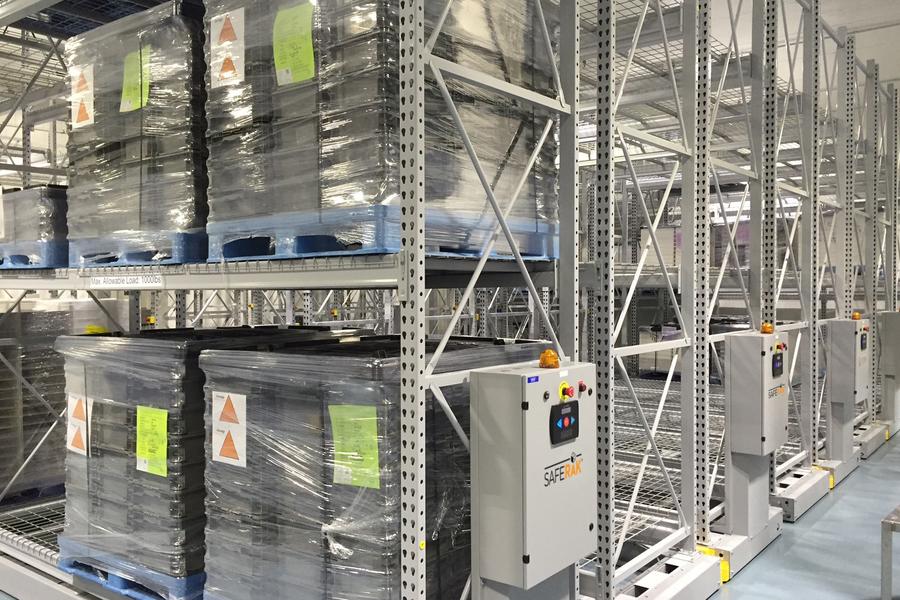 Storage systems for distribution centers