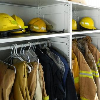 Sistemas de almacenamiento de primeros auxilios y estaciones de bomberos