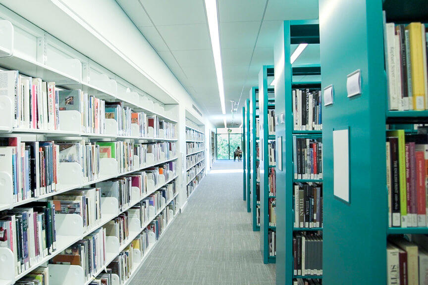 Sistema de estanterías de biblioteca móvil para el Ringling College of Art and Design
